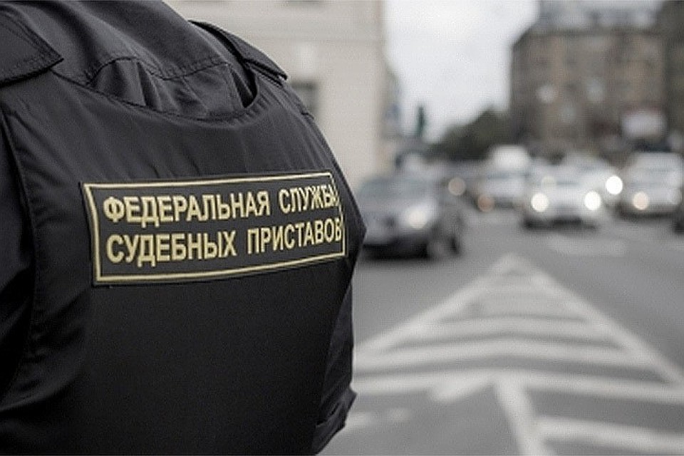 Мужчина решился на отчаянный побег, когда увидел у себя на пороге судебных приставов. Фото: fssp.ru