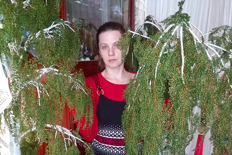 Сфотографировать четырехметровую березу во всей красе не получается - только кусочками. В доме Светланы она умещается только в разобранном виде. Фото: личный архив Светланы Полесской.