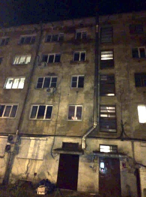 Из-за лопнувшей трубы жильцам дома пришлось пережить настоящий потоп.