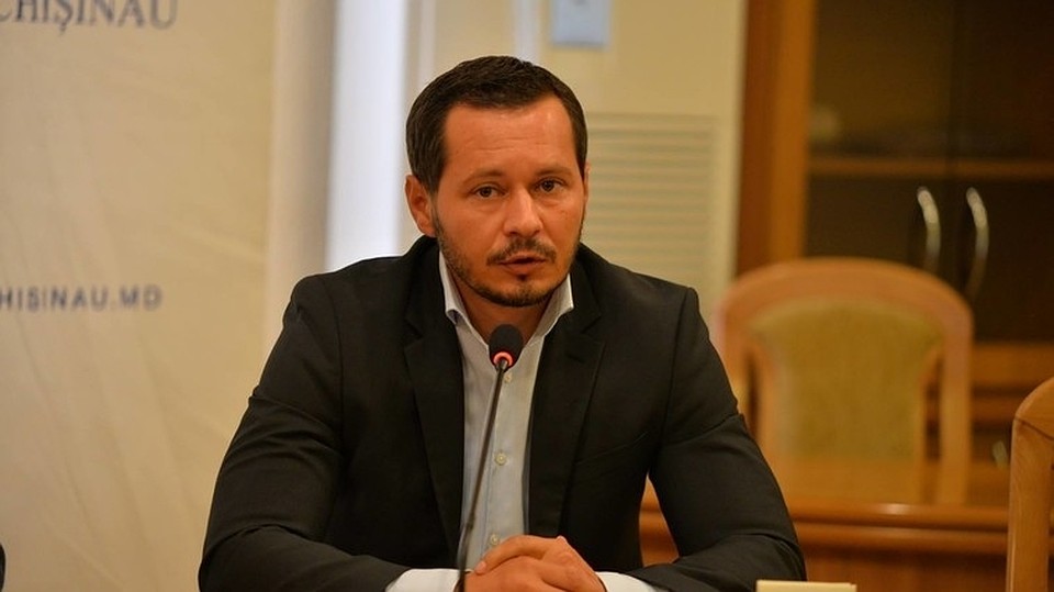 В Кишиневе проводят обыск у бывшего и.о. мэра Руслана Кодряну