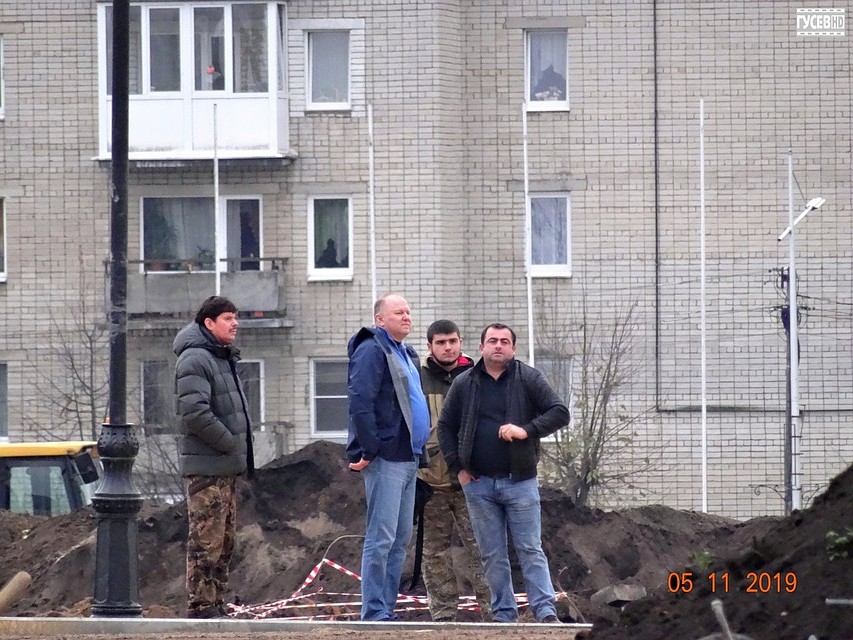 Цуканов и Егорычев в центре Гусева