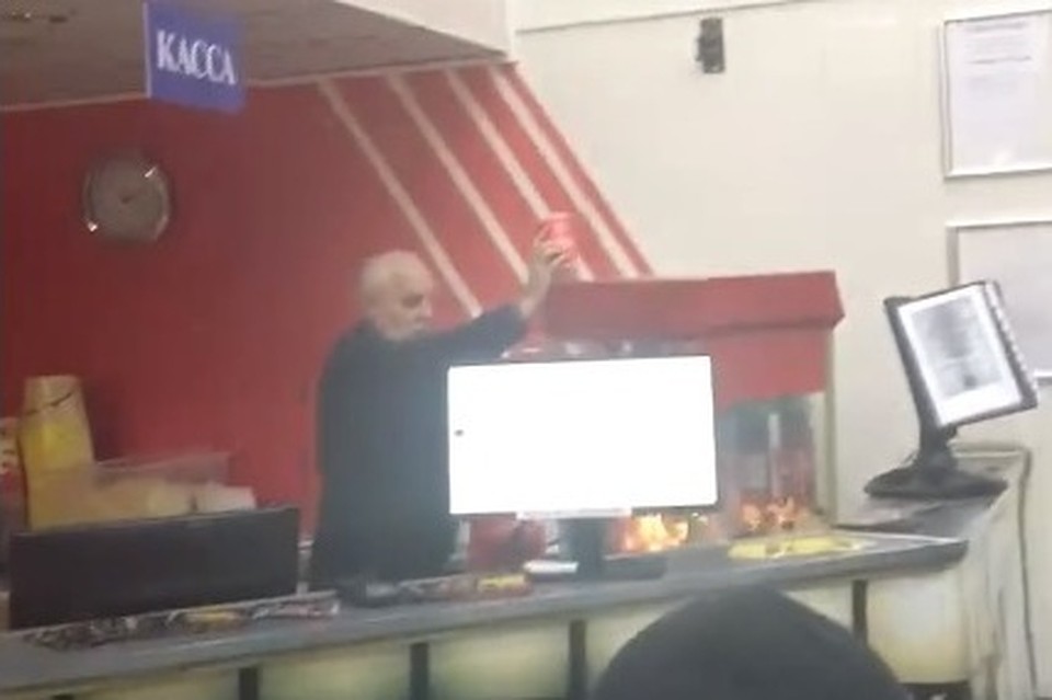 Огонь тушили газировкой