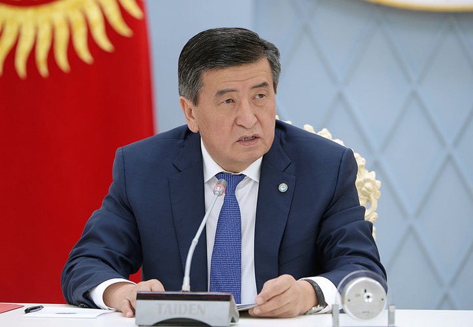 Глава государства пожелал здоровья, счастья и успехов молодому поколению страны.