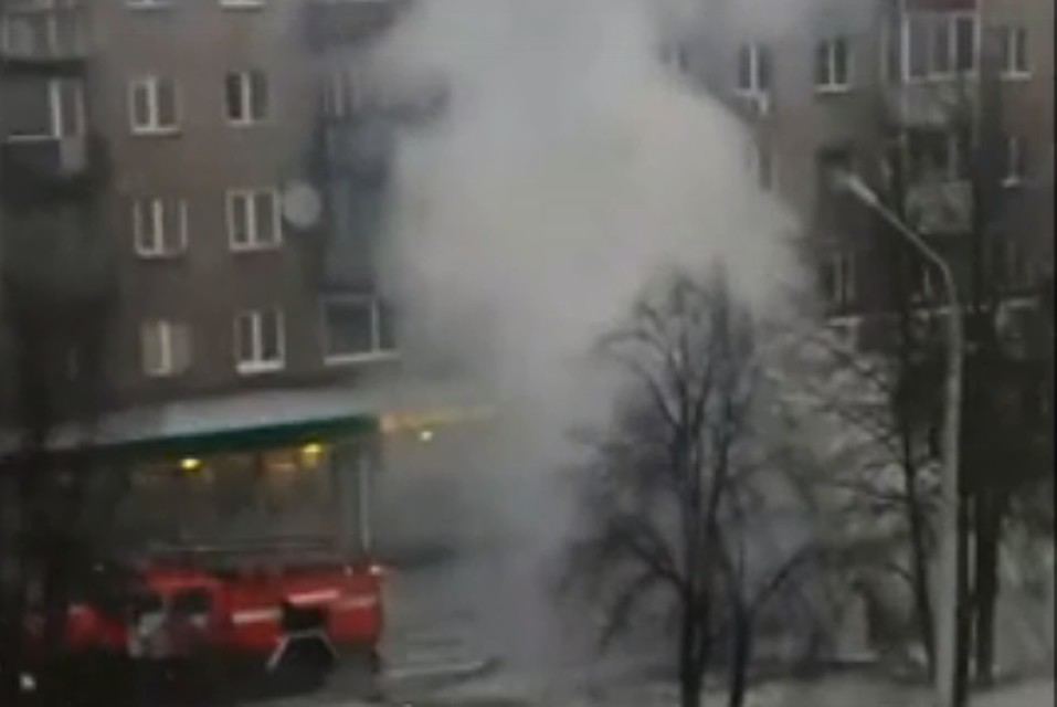 В центре Новокузнецка вспыхнул автомобиль.Фото: "Новокузнецк онлайн"/ vk.com