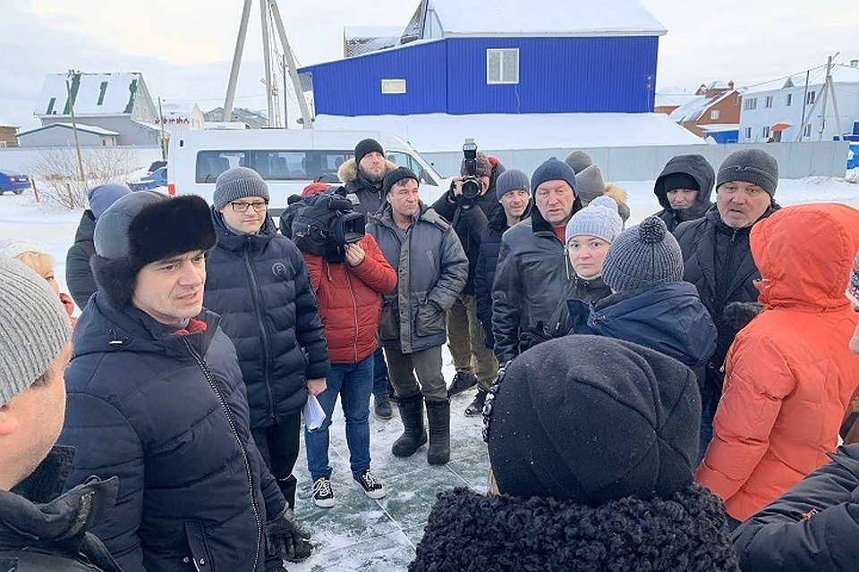 Мэр Салехарда встретился с жильцами треснувшего дома Фото: salekhard.org