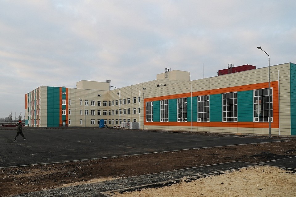 Новая школа примет учеников уже 1 сентября 2020-го. А в старой школе сделают современный детсад. Фото администрации ВО.