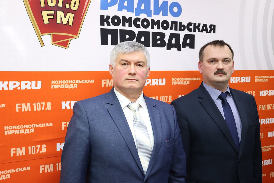 Главный инженер МКУ "Служба благоустройства и дорожного хозяйства" Фирдаус Харисов и Глава Устиновского района Владимир Петухов