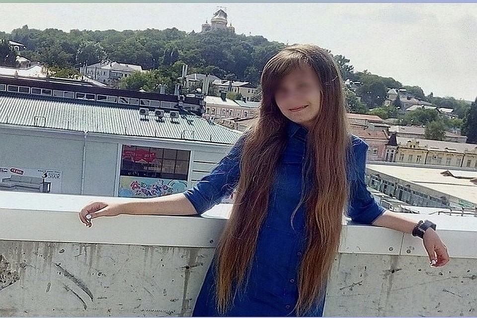 Девочка больше суток пряталась в подъезде многоэтажного дома