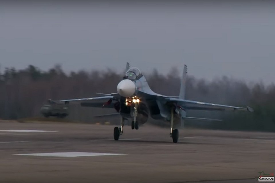 Ежегодно в Беларусь будет поступать звено истребителей. Фото: стоп-кадр.