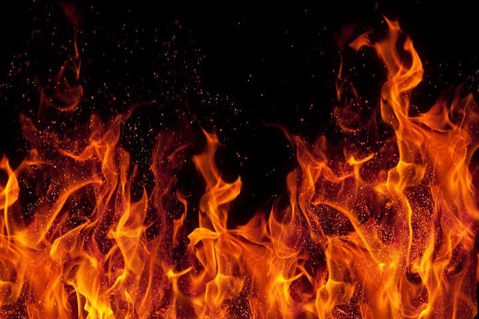 Во время пожара пострадали три человека