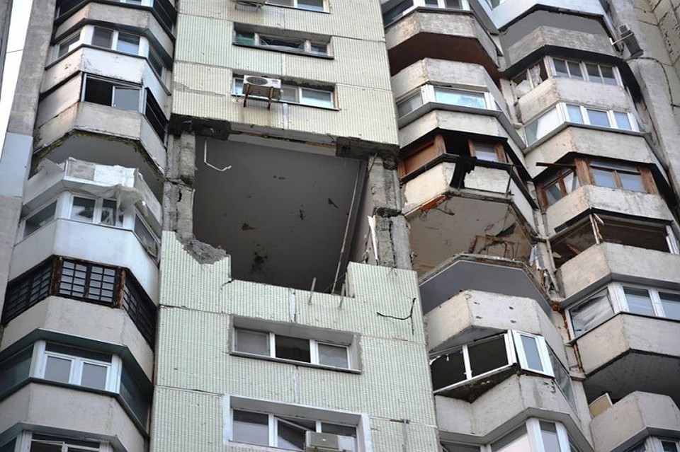 Взрыв снес практически два этажа.