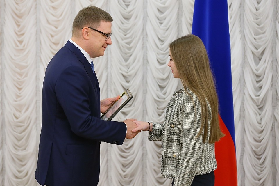 Алексей Текслер вручил премии лучшим школьникам Южного Урала. Фото: gubernator74.ru