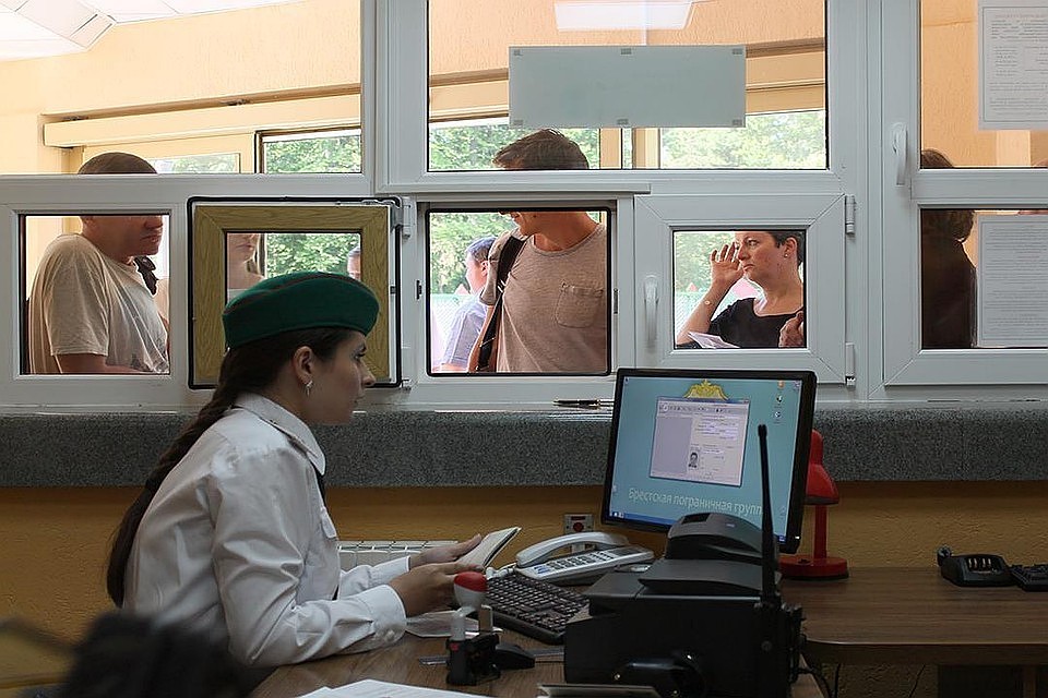Карты в скором будущем могут заменить паспорта, однако пока бумажный паспорт нужен будет для выезда за границу