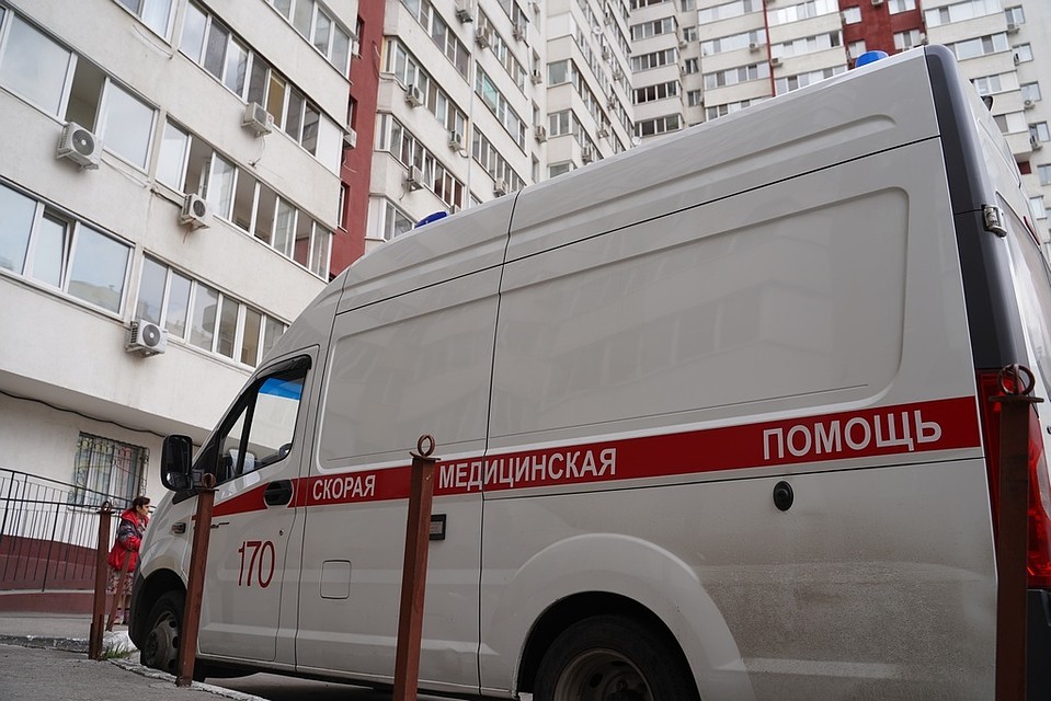 Тело ребенка обнаружил ее дядя, вызвал медиков, но спасти малышку не удалось