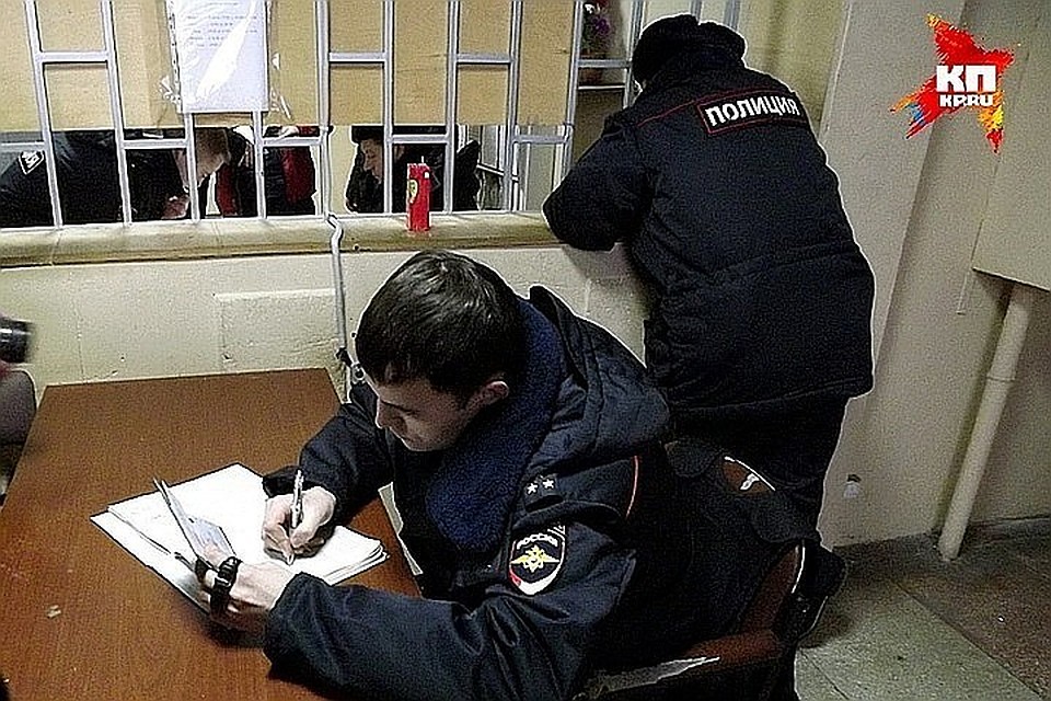 Мужчина и женщина обокрали пенсионерку в Тверской области