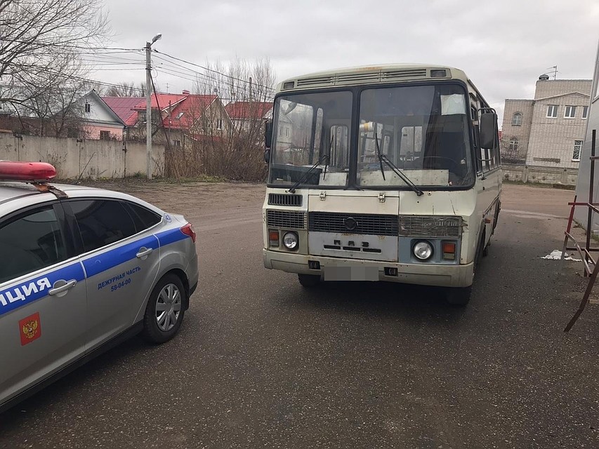 В Твери пассажиров возили на автобусе с неисправным рулевым управлением Фото: УГИБДД России по Тверской области