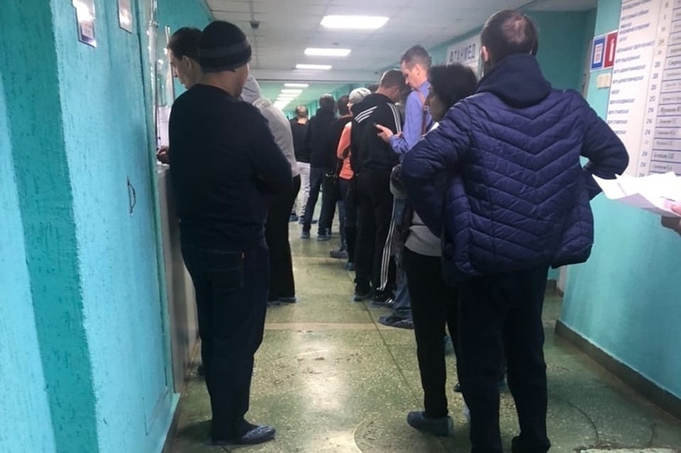 Очередь за справкой в поликлинике "Танмед". Фото соцсетей