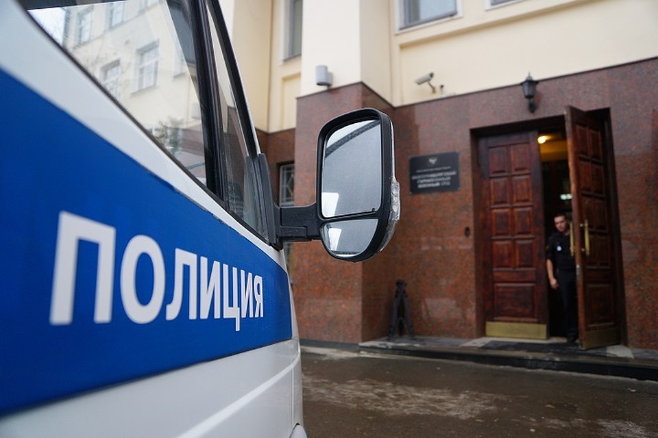 Полицейские везли парня в отдел, чтобы составить на него протокол о нарушении