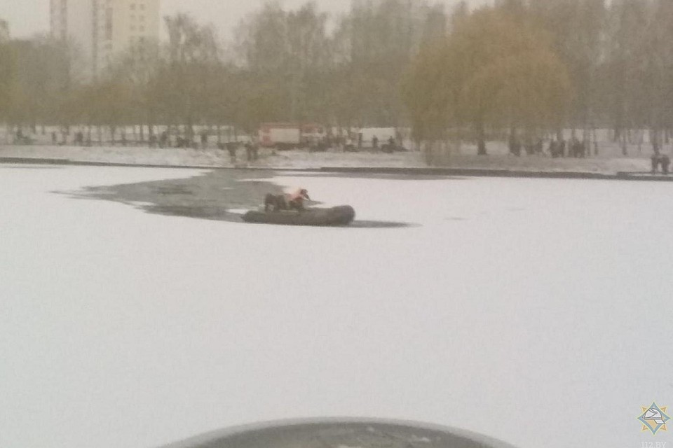 Женщина была в воде примерно в ста метрах от берега. Фото: МЧС.