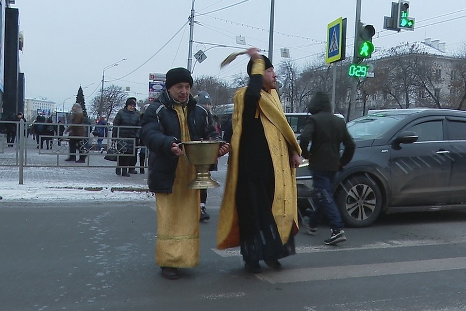 Батюшка прошелся по участкам, на которых в этом году произошли смертельные аварии