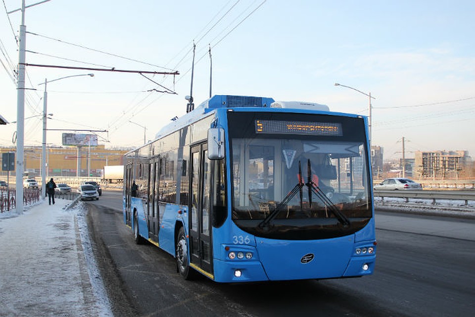 Троллейбус № 5 запустили через Академический мост