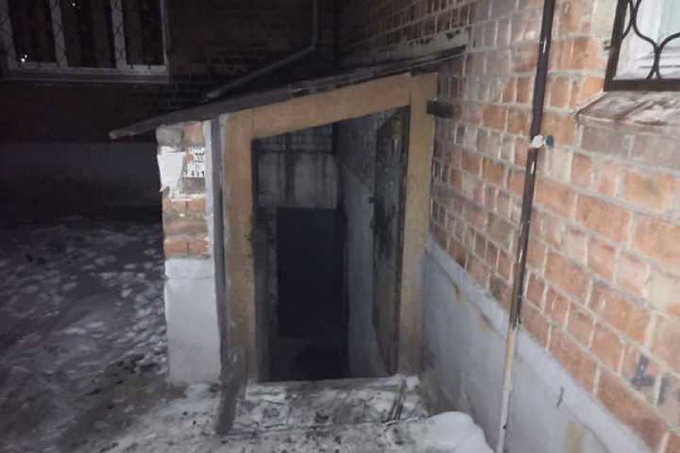 Спасатели эвакуировали 30 человек из горящей многоэтажки в Иркутске