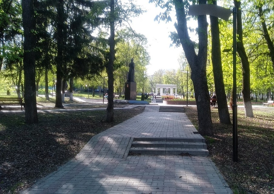 В парке Дзержинского установили 113 «умных» светодиодных светильников