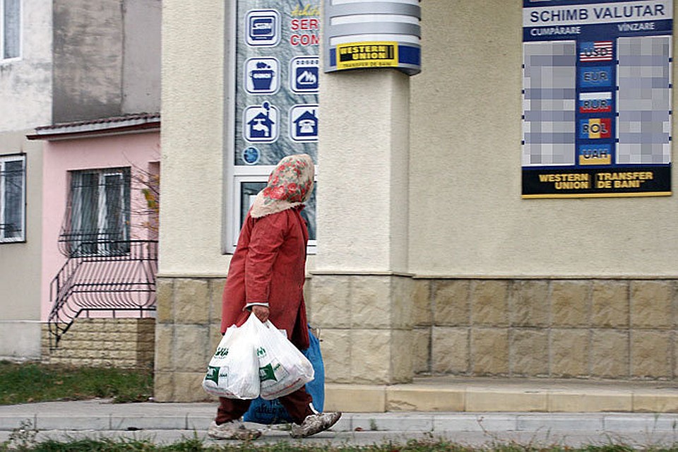 Работа кассира в обменке - крайне трудна и ответственна.