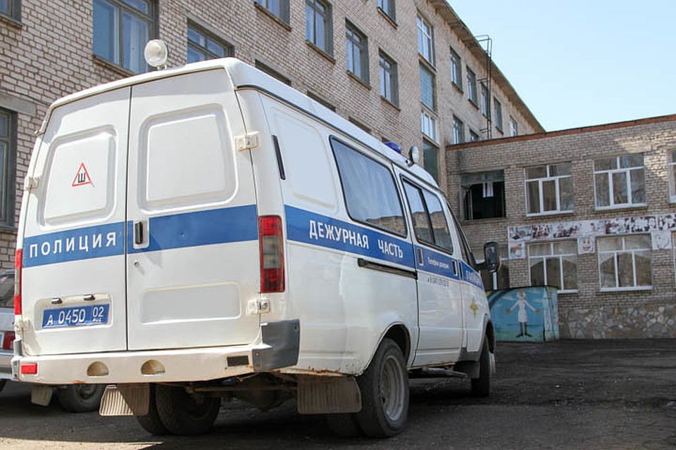 По предварительным данным, мужчина покончил с собой.