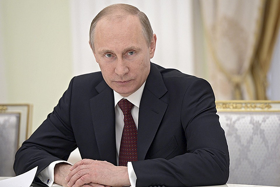 Путин подписал закон об отмене ограничений на продление полномочий ректоров МГУ и СПбГУ