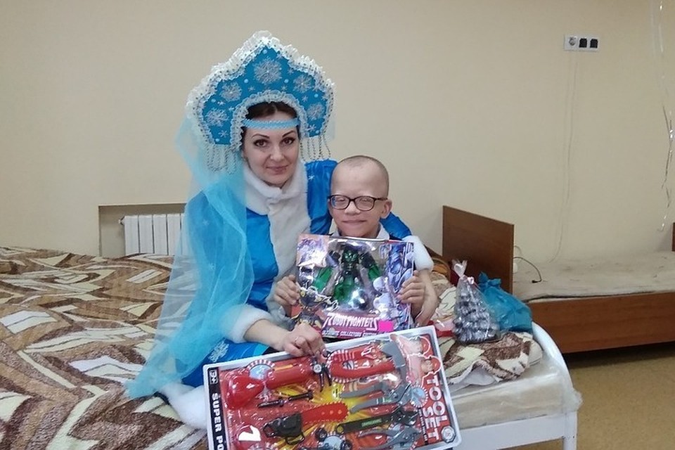 Жизнь этих детей не балует, а потому им особенно хочется чуда. Фото: архив Юлии Небабы