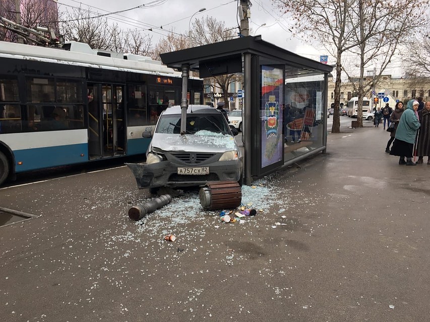 Остановочный павильон подлежит серьезному ремонту