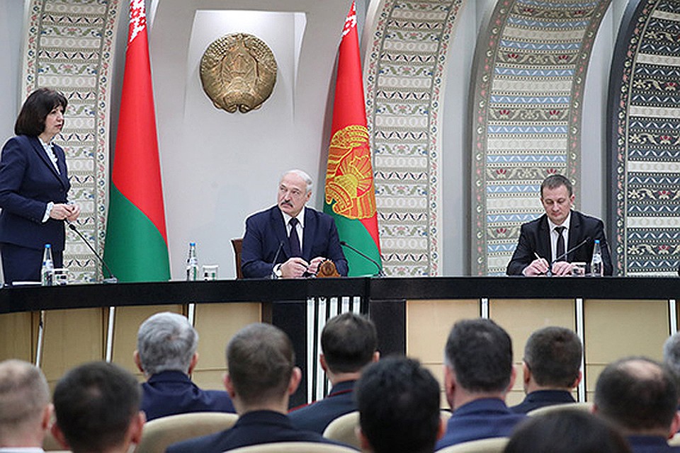 Лукашенко лично представил коллективу Минского облисполкома нового руководителя - Александра Турчина. Фото: пресс-служба президента Беларуси.