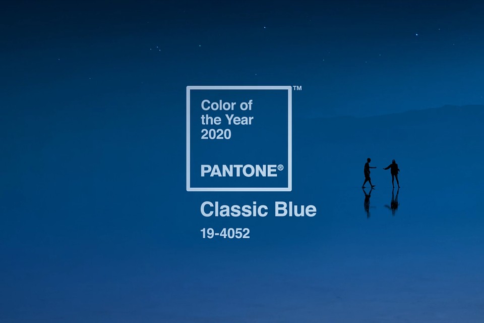 Американский Институт цвета Pantone назвал оттенком 2020 года классический синий