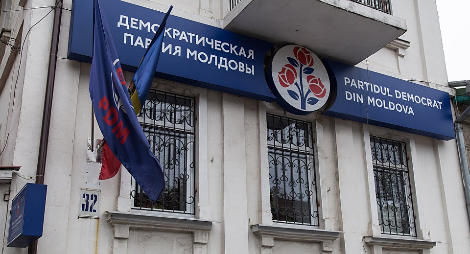 Двое депутатов сложили мандаты и покинули ряды Демократической партии