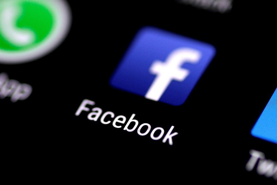 В работе Instagram и Facebook произошел сбой