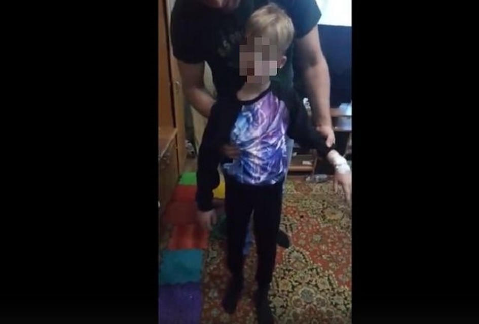 Ребенка угостили в школе конфетой, посл которой у него ухудшилось самочувствие. Фото: кадр из видео