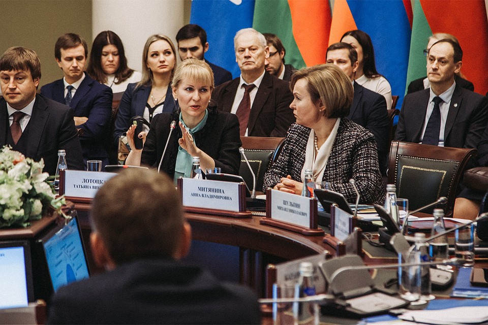 На «круглом столе» эксперты обсудили ключевые вопросы предоставления государственных услуг. Фото: Андрей ГАШЕВ