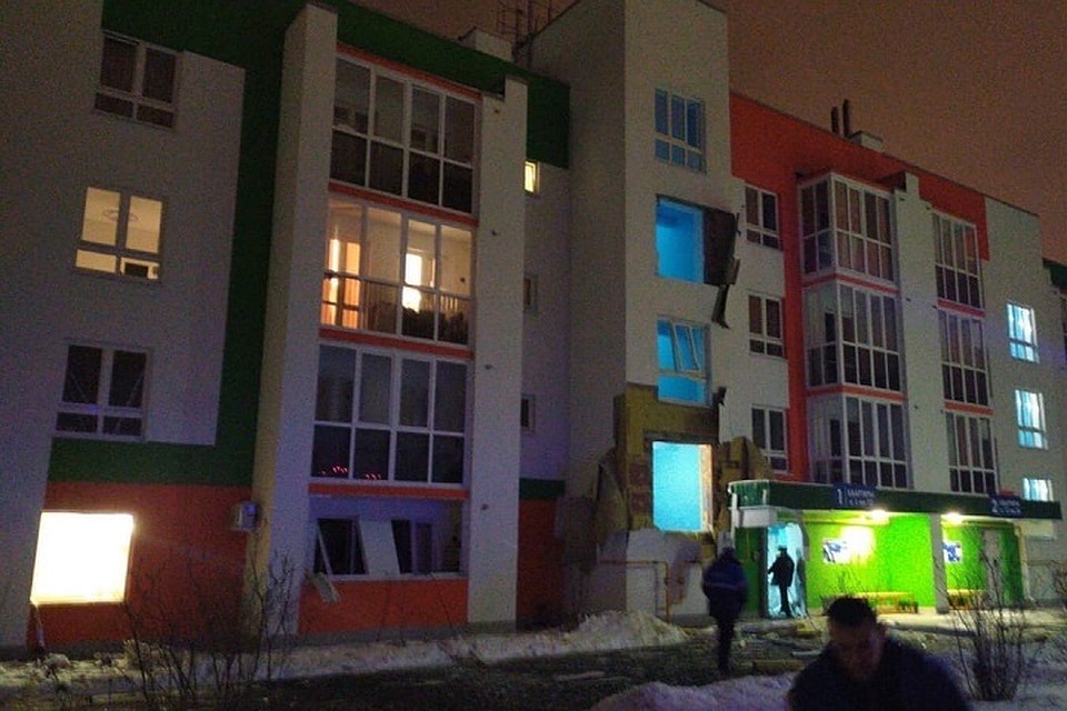Появились первые подробности взрыва в доме на улице Шарова в Тюмени. Фото Олеси Савельевой из группы "ЧС Тюмень" во ВКонтакте