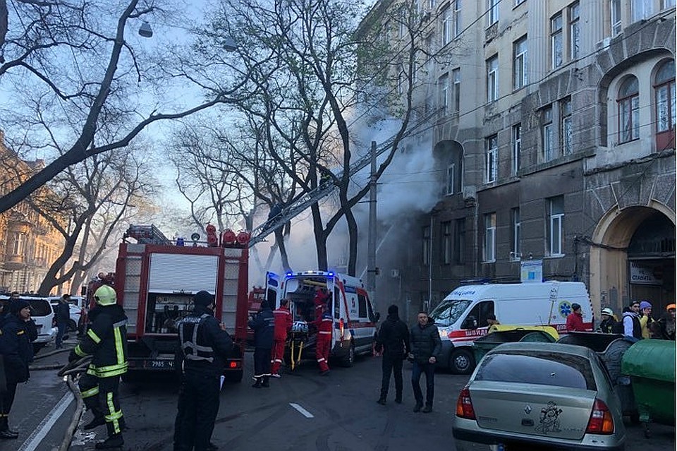 Число погибших при пожаре в одесском колледже выросло до десяти человек. Фото: Госслужба Украины по чрезвычайным ситуациям