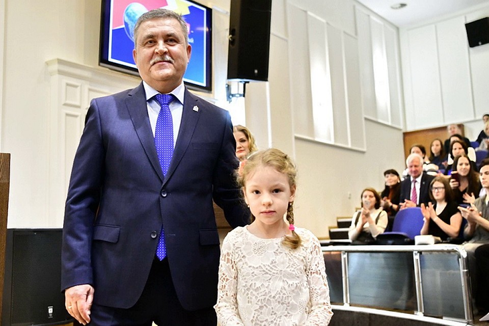 На Ямале 6-летняя девочка стала призером конкурса, «сказав коррупции – нет» Фото: https://www.yanao.ru/