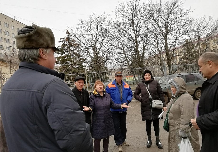 Жильцы очень возмущены ситуацией. Фото: Лариса Кравец.