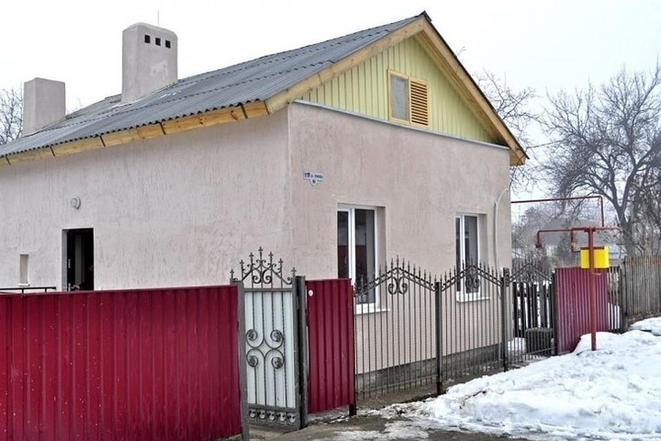 Разрушенцам регулярно вручают ключи от новых домов. Фото: ВКонтакте