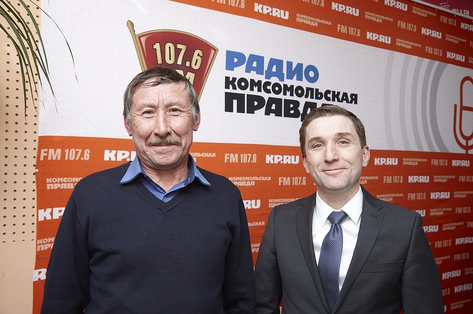 Старший тренер сборной УР по легкой атлетике Анатолий Корепанов и министр по физической культуре, спорту и молодежной политике УР Александр Варшавский