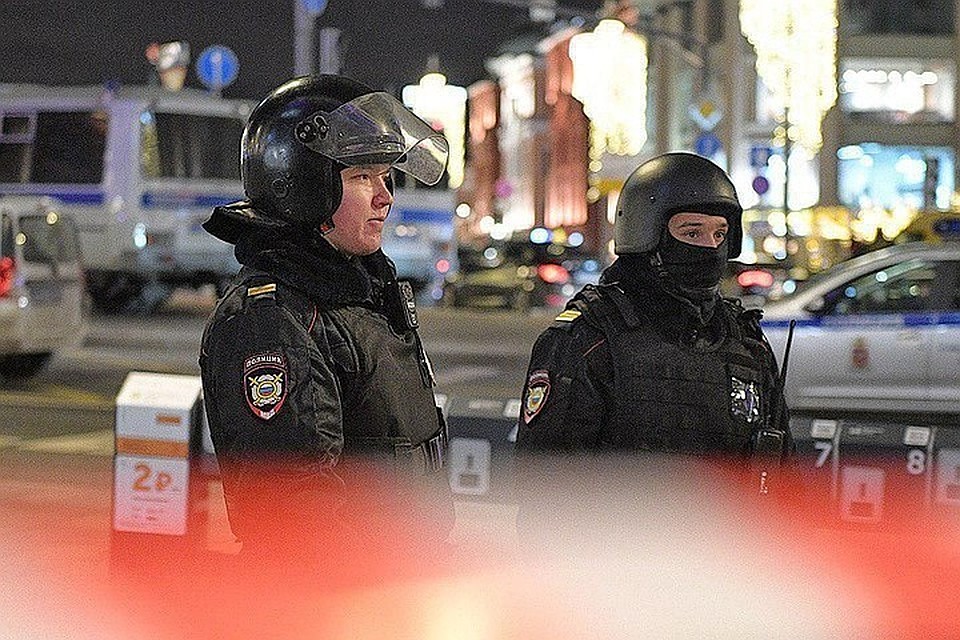 Стрелок успел убить сотрудника ФСБ и ранить пять человек. Один из пострадавших - гражданский.