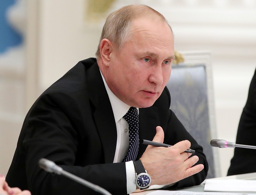 Владимир Путин учредил Государственную премию за выдающиеся достижения в благотворительной и правозащитной деятельности в 2015 году