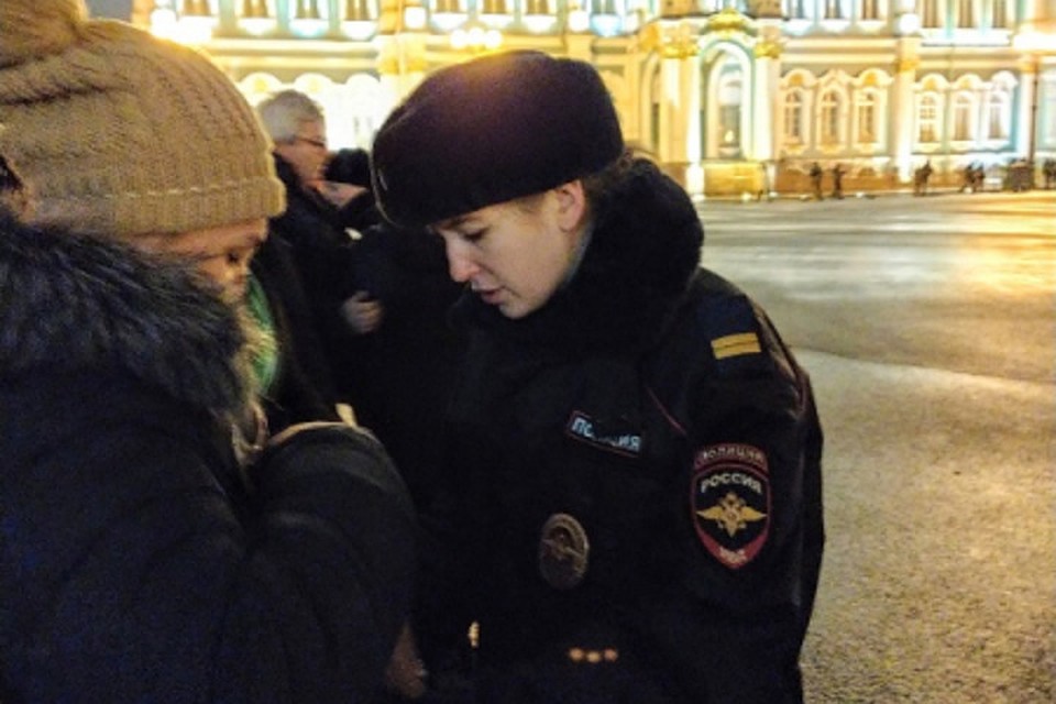 Серьезных правонарушений в новогоднюю ночь зафиксировано не было - народные гулянья Санкт-Петербург пережил спокойно. Фото: пресс-служба МВД России по Санкт-Петербургу и Ленинградской области