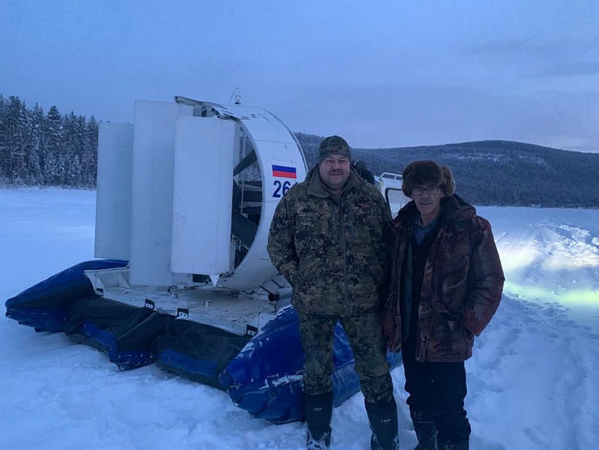 Глава Усть-Кута после новогодней раздачи мандаринов спас пятерых рыбаков на реке Лена. Фото: предоставлено героем публикации.