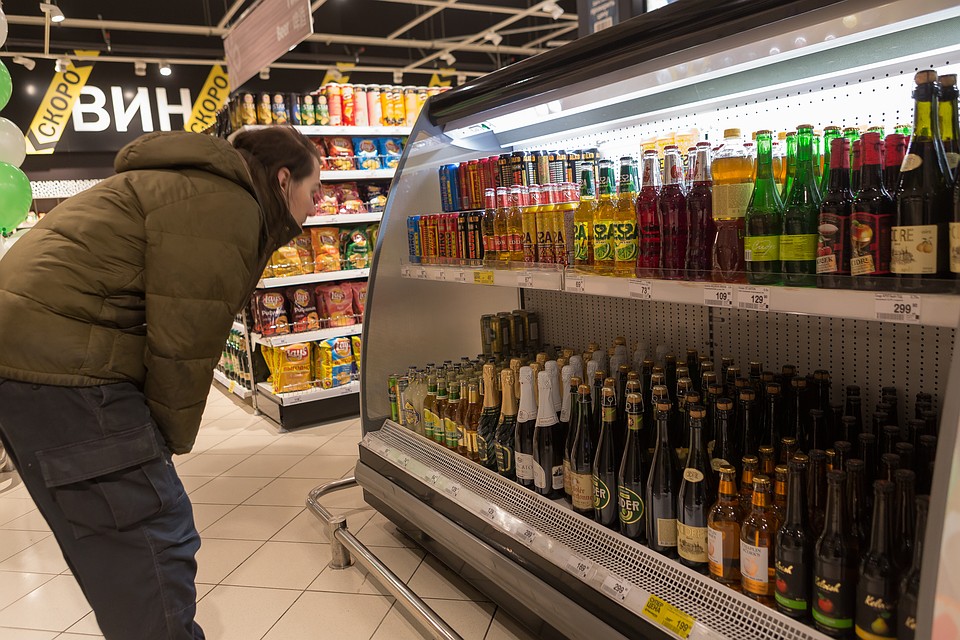 Петербургский школьник купил в магазине спиртное и попал в больницу с отравлением.