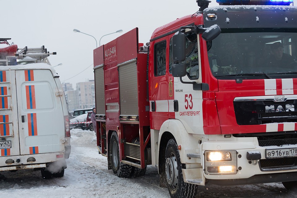 Пожар начался около 10 утра 6 января.